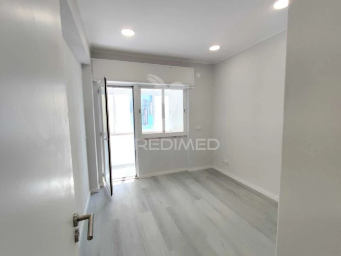 Apartamento T1 para Venda em Venteira Foto 18
