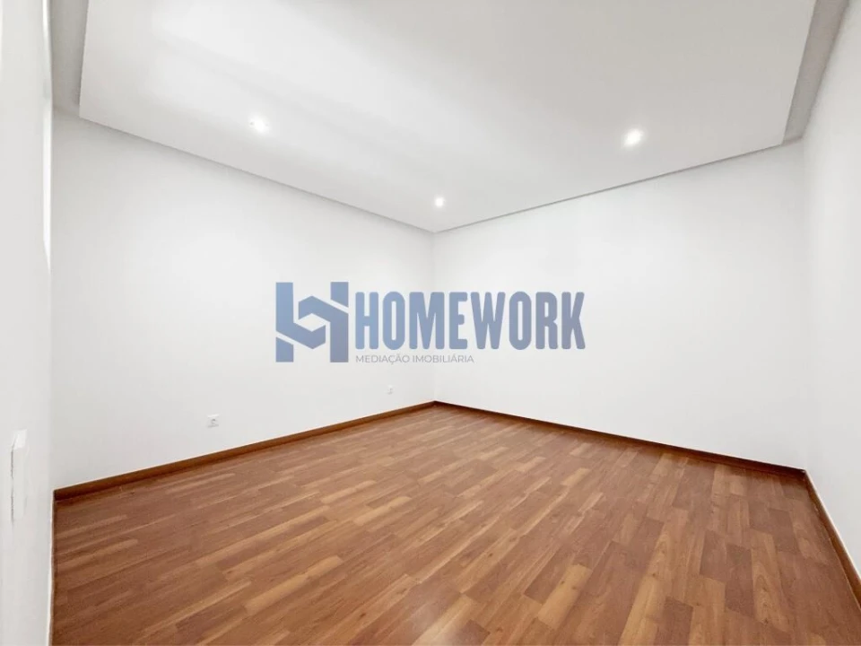Apartamento T1 para Venda em Camarate, Unhos e Apelação Foto 3