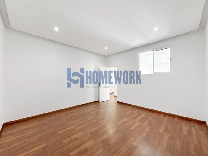 Apartamento T1 para Venda em Camarate, Unhos e Apelação Foto 4