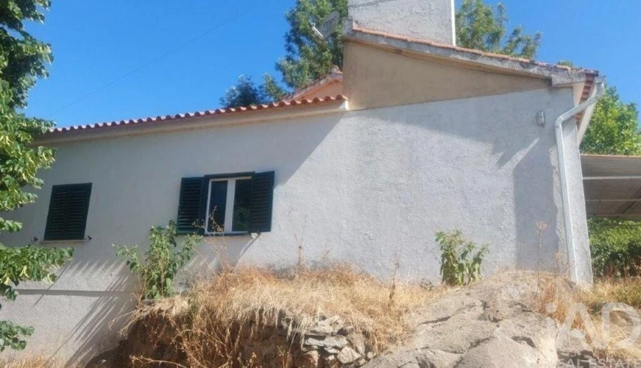 Moradia T2 para Venda em Sé e São Lourenço Foto 1