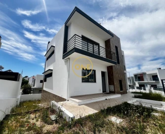 Moradia T5 para Venda em Almada, Cova da Piedade, Pragal e Cacilhas