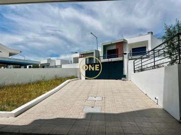 Moradia T5 para Venda em Almada, Cova da Piedade, Pragal e Cacilhas