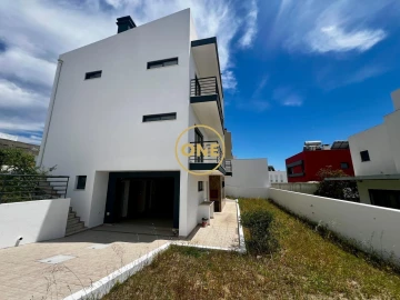 Moradia T5 para Venda em Almada, Cova da Piedade, Pragal e Cacilhas