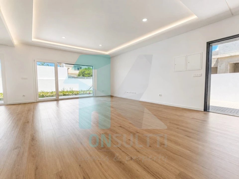 Moradia T4 para Venda em Fernao Ferro Foto 4