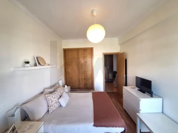 Apartamento T2 para Venda em Oeiras e São Julião da Barra, Paço de Arcos e Caxias