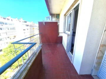 Apartamento T2 para Venda em Oeiras e São Julião da Barra, Paço de Arcos e Caxias
