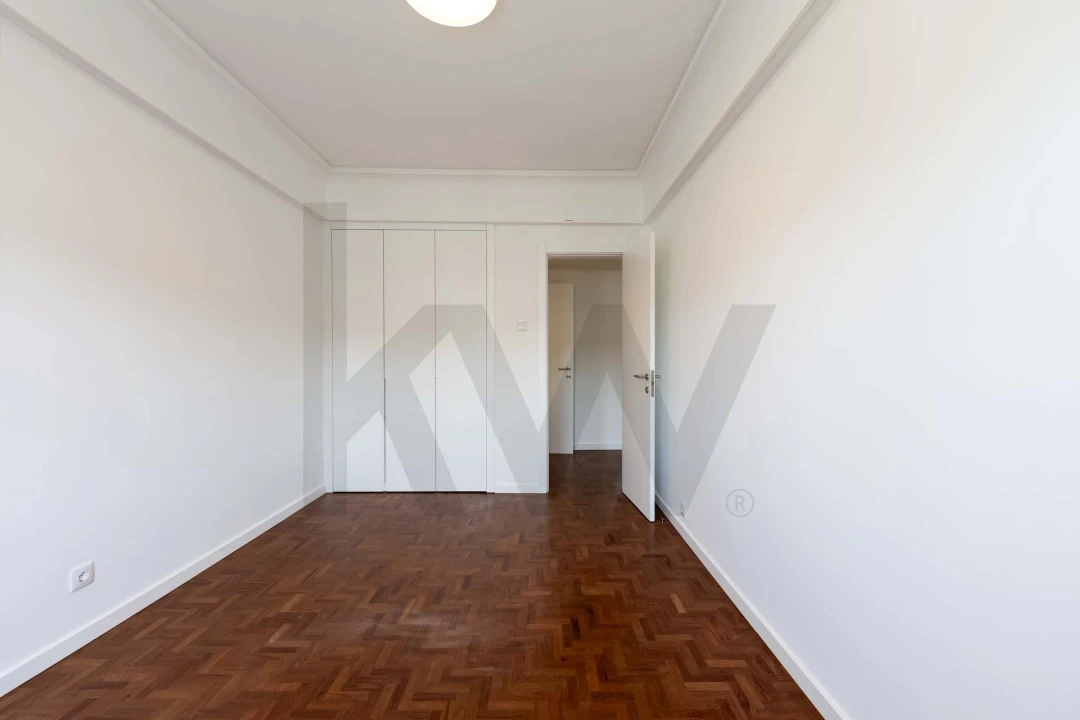 Apartamento T4 para Arrendamento em Alvalade Foto 24