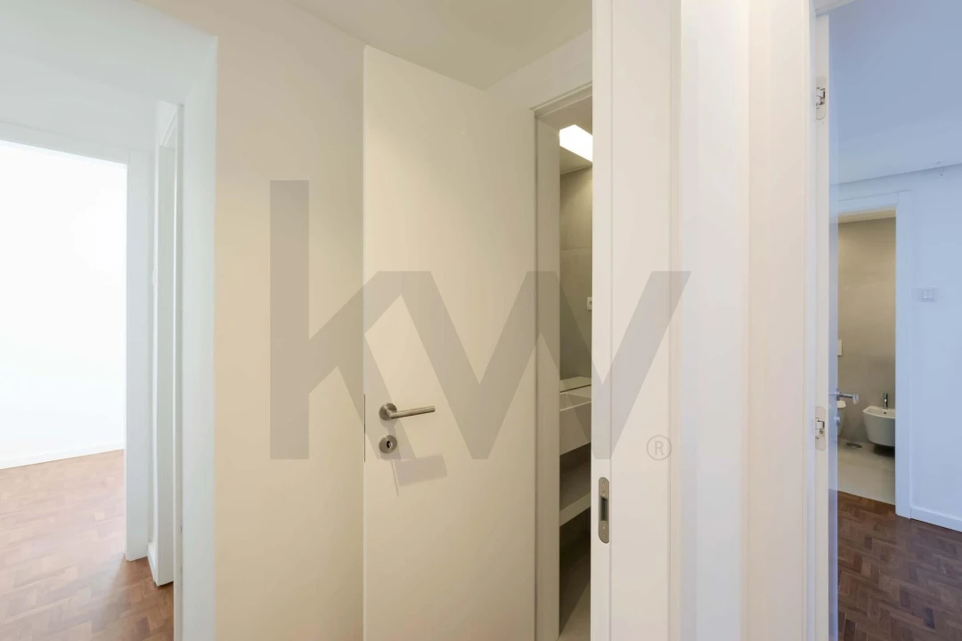 Apartamento T4 para Arrendamento em Alvalade Foto 15