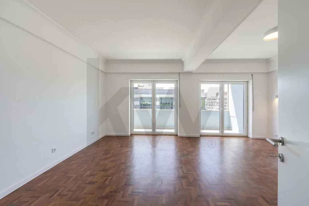 Apartamento T4 para Arrendamento em Alvalade Foto 1