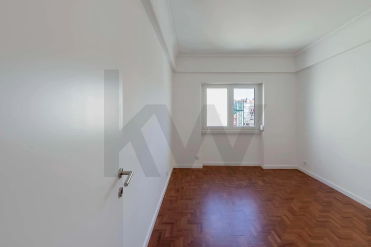 Apartamento T4 para Arrendamento em Alvalade Foto 32