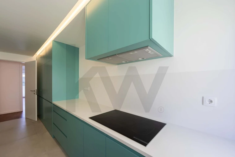 Apartamento T4 para Arrendamento em Alvalade Foto 9