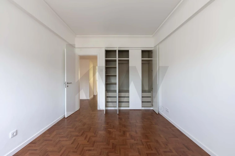 Apartamento T4 para Arrendamento em Alvalade Foto 21