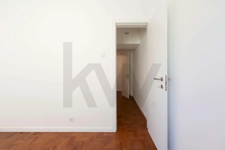 Apartamento T4 para Arrendamento em Alvalade Foto 18