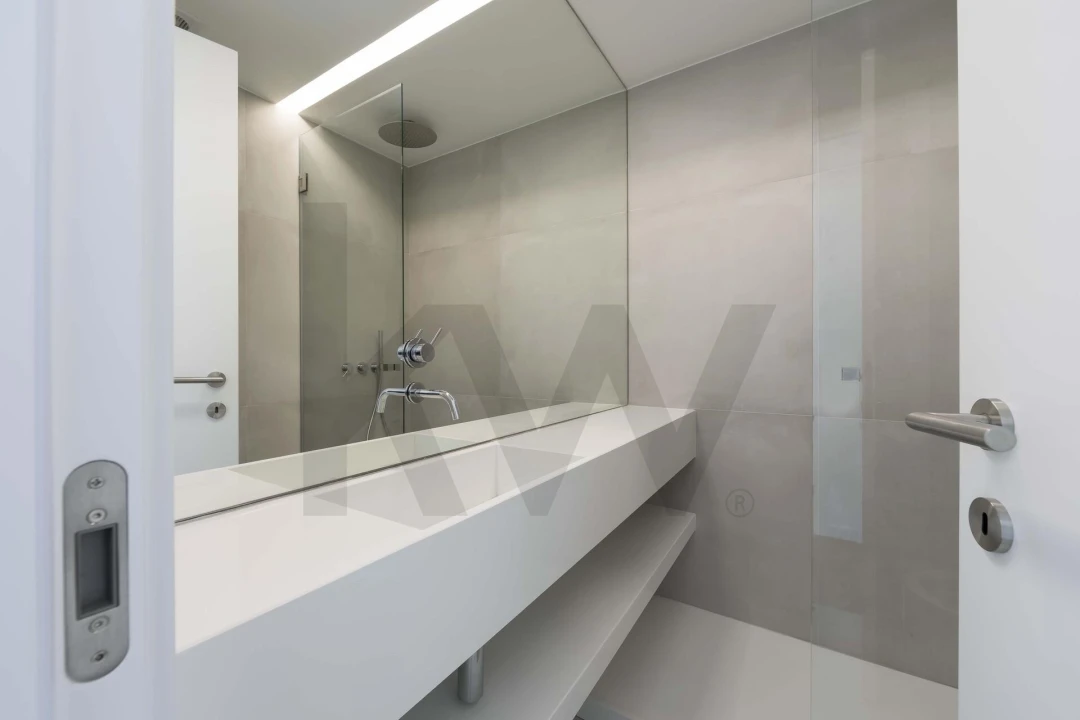 Apartamento T4 para Arrendamento em Alvalade Foto 17