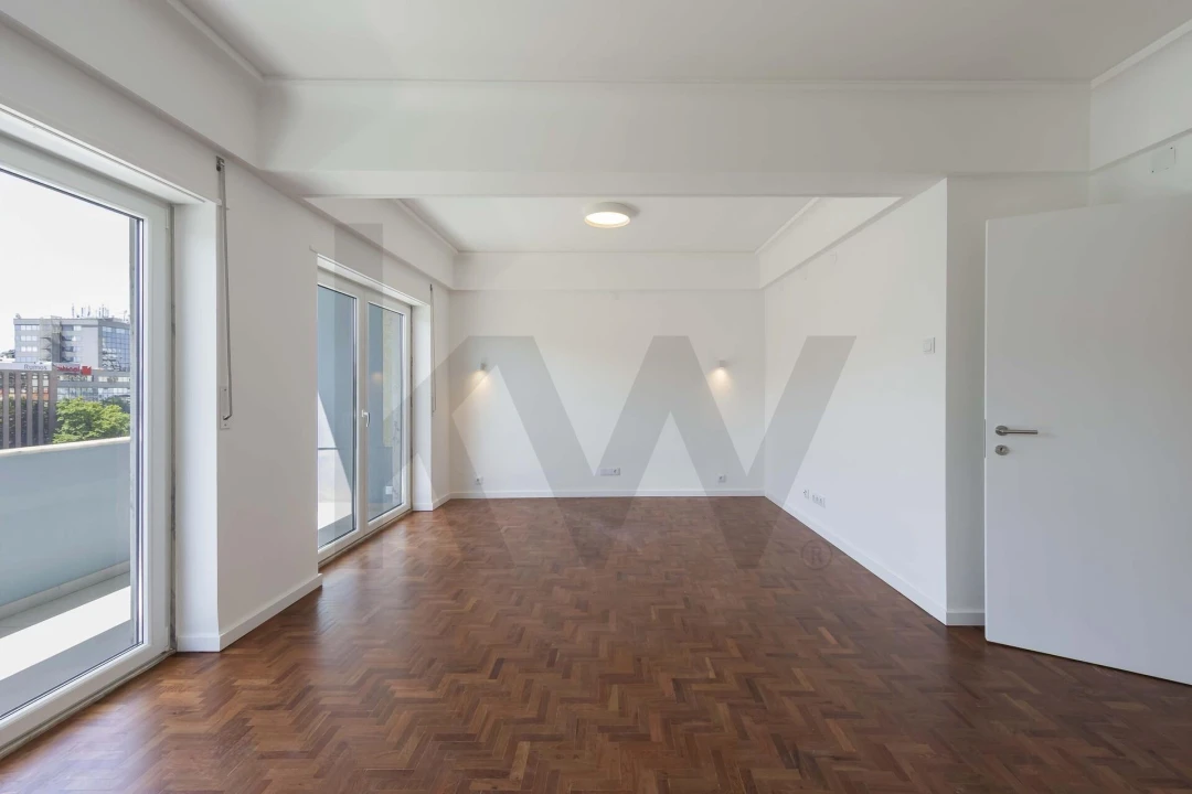 Apartamento T4 para Arrendamento em Alvalade Foto 2