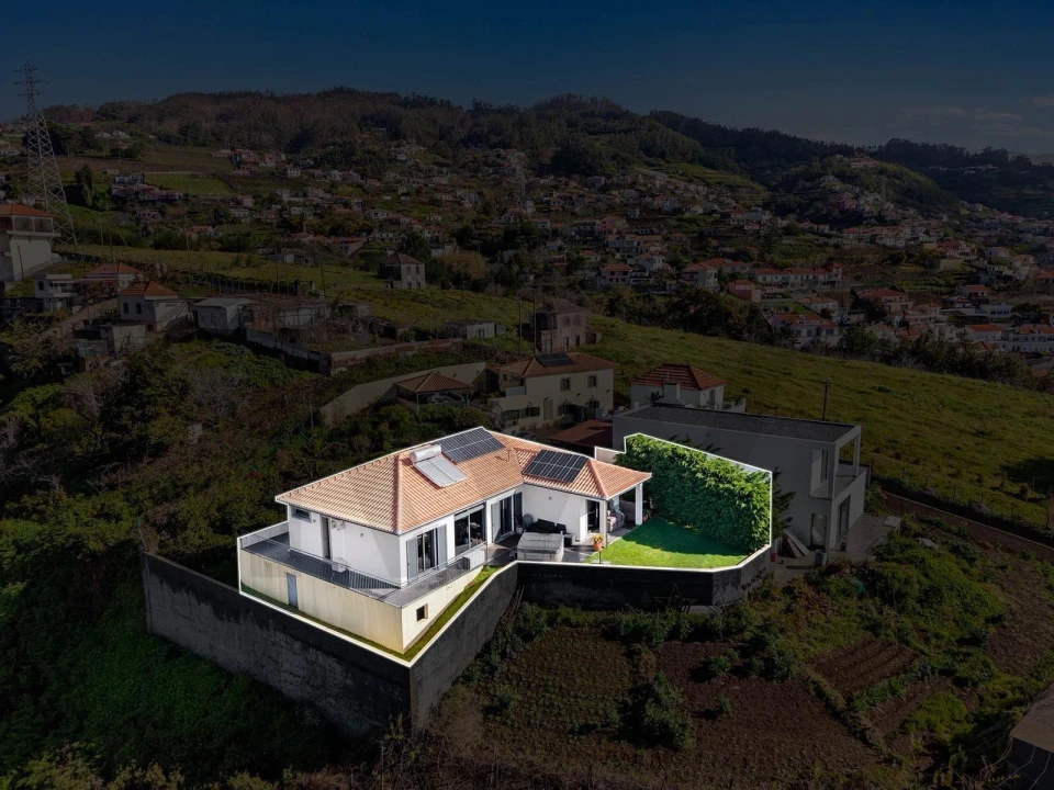 Moradia T3 para Venda em Estreito de Camara de Lobos Foto 4