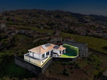 Moradia T3 para Venda em Estreito de Camara de Lobos