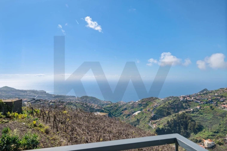 Moradia T3 para Venda em Estreito de Camara de Lobos Foto 17
