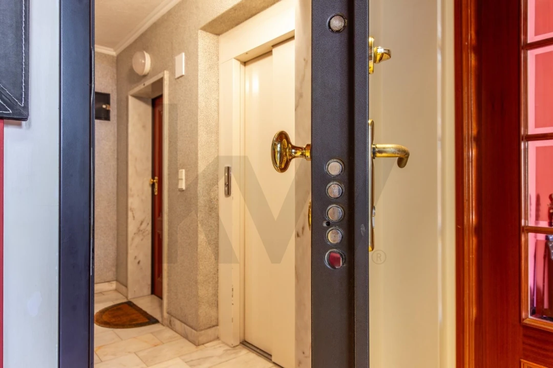 Apartamento T2 para Venda em Ramada e Caneças Foto 14