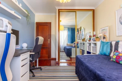 Apartamento T2 para Venda em Ramada e Caneças