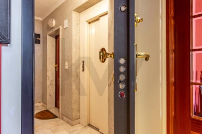 Apartamento T2 para Venda em Ramada e Caneças