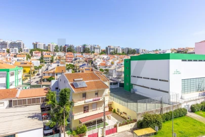 Apartamento T2 para Venda em Ramada e Caneças