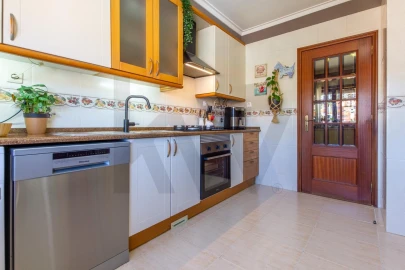 Apartamento T2 para Venda em Ramada e Caneças