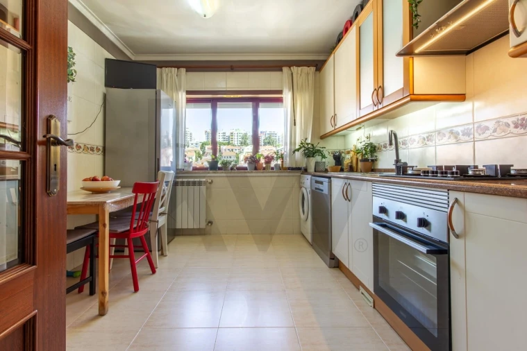 Apartamento T2 para Venda em Ramada e Caneças Foto 11
