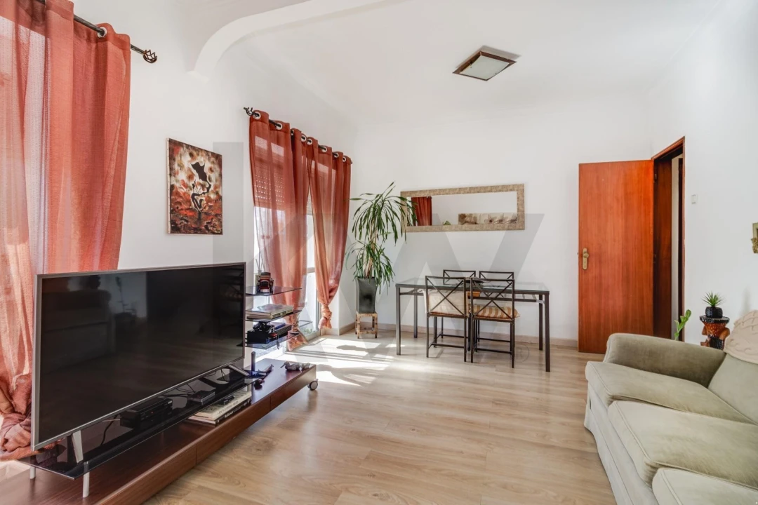 Apartamento T2 para Venda em Queluz e Belas Foto 3