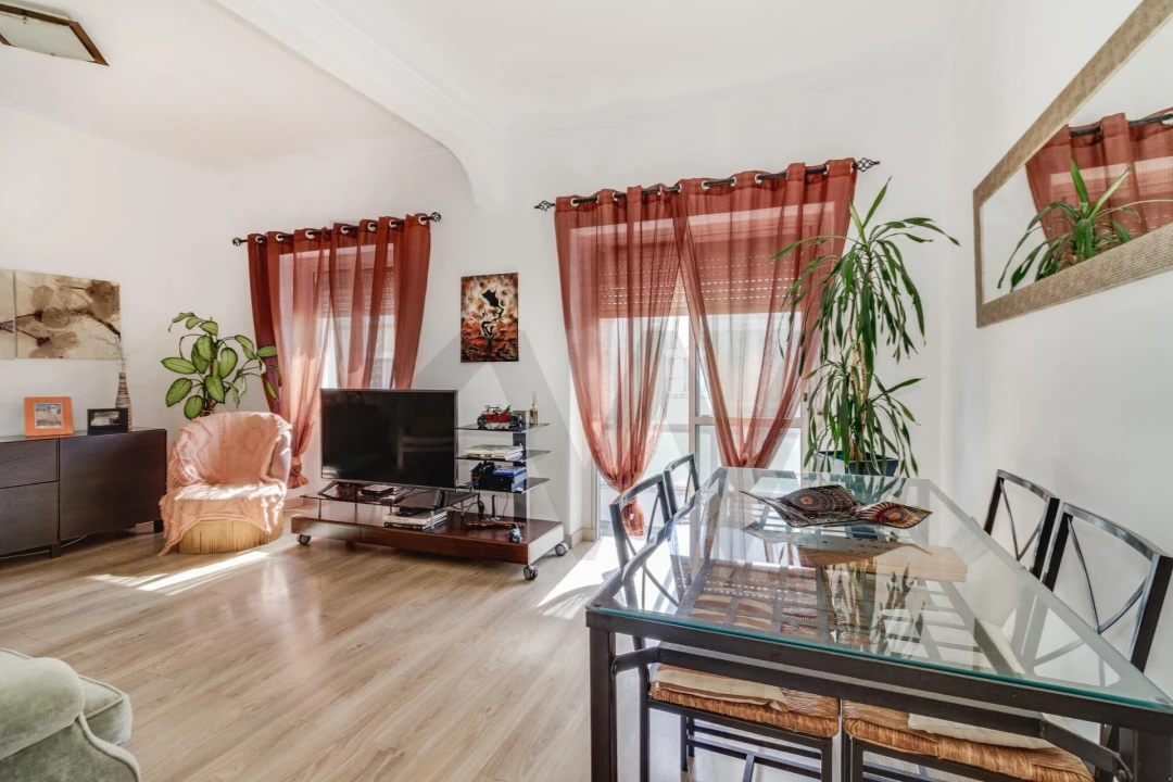 Apartamento T2 para Venda em Queluz e Belas Foto 1
