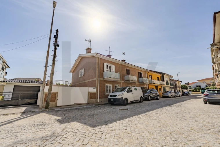 Moradia T2 para Venda em Azurara Foto 13