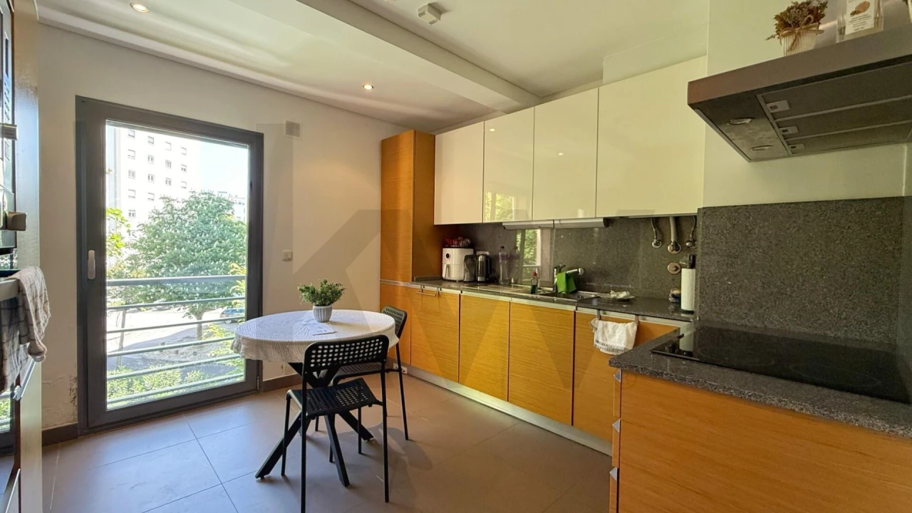 Apartamento T1 para Venda em Benfica Foto 2