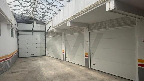 Garagem para Venda em Requeixo, Nossa Senhora de Fátima e Nariz