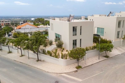 Moradia T3 para Venda em Santa Barbara de Nexe