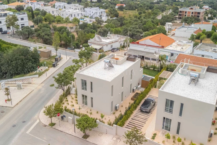 Moradia T3 para Venda em Santa Barbara de Nexe Foto 43