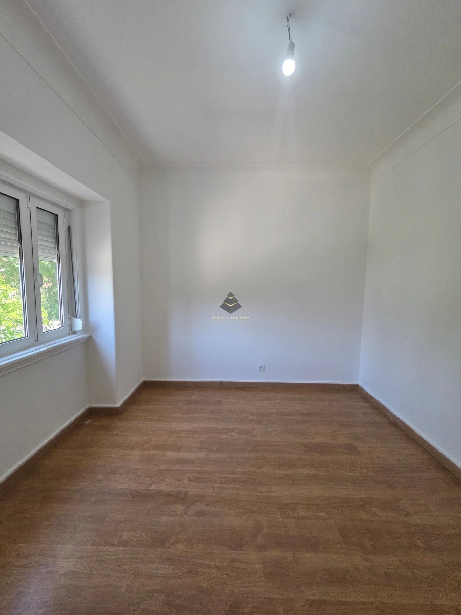 Apartamento T4 para Venda em Rio de Mouro Foto 17