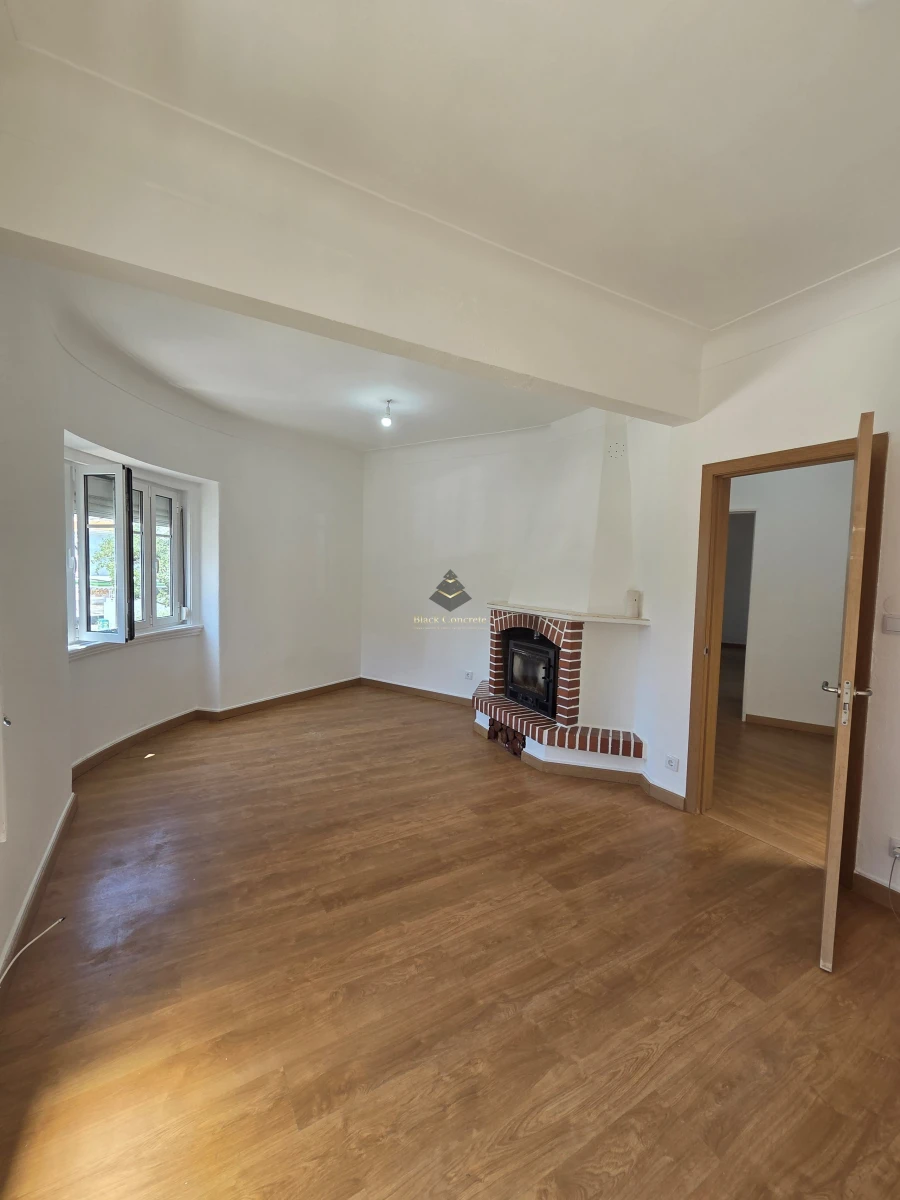 Apartamento T4 para Venda em Rio de Mouro Foto 2