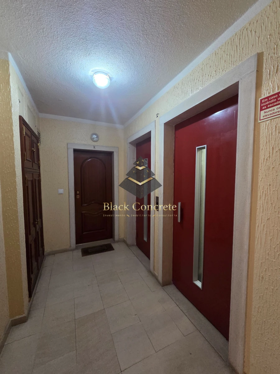 Apartamento T2 para Venda em Algueirão-Mem Martins Foto 17