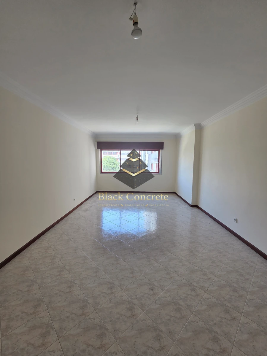 Apartamento T2 para Venda em Algueirão-Mem Martins Foto 3
