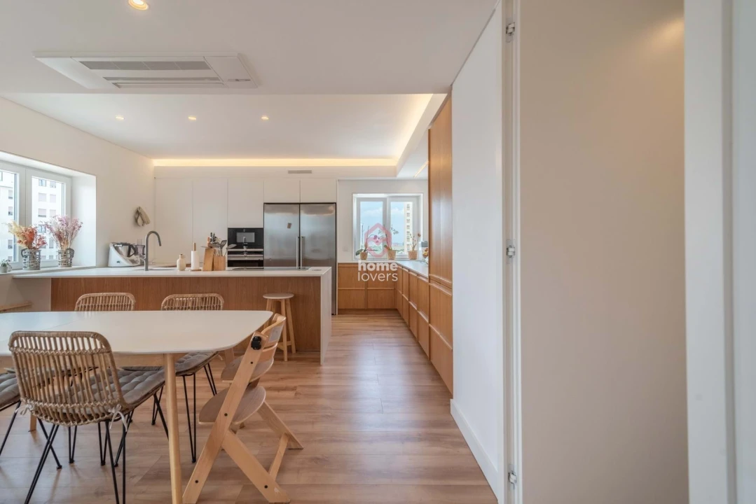 Apartamento T3 para Venda em Areeiro Foto 5
