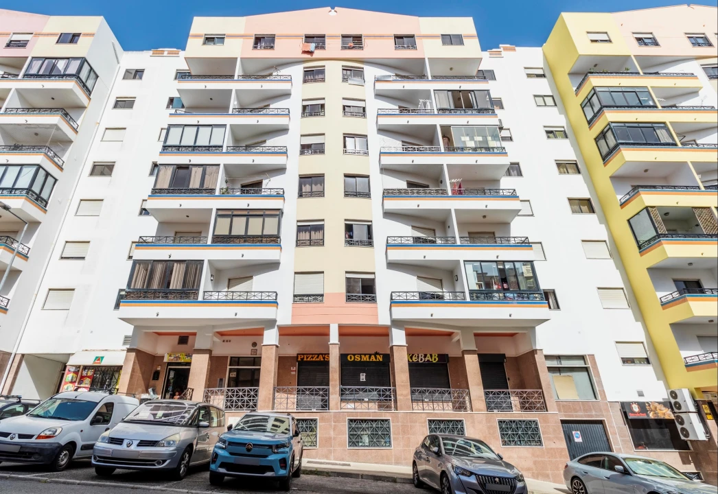 Apartamento T2 para Venda em Algueirão-Mem Martins Foto 2