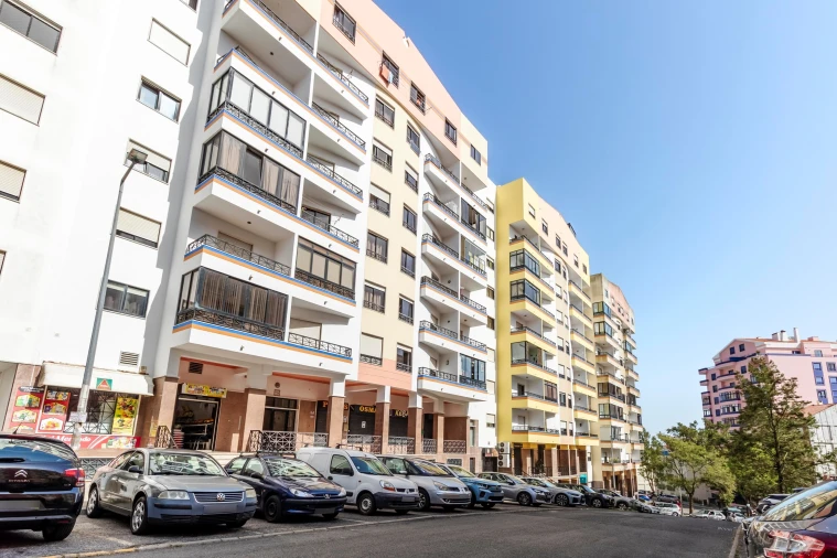 Apartamento T2 para Venda em Algueirão-Mem Martins Foto 3