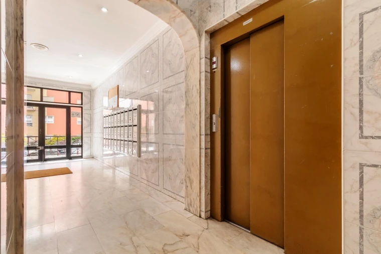 Apartamento T2 para Venda em Algueirão-Mem Martins Foto 6