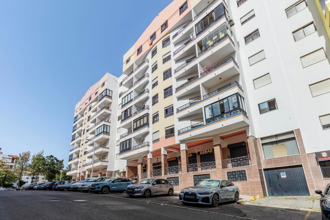 Apartamento T2 para Venda em Algueirão-Mem Martins Foto 1