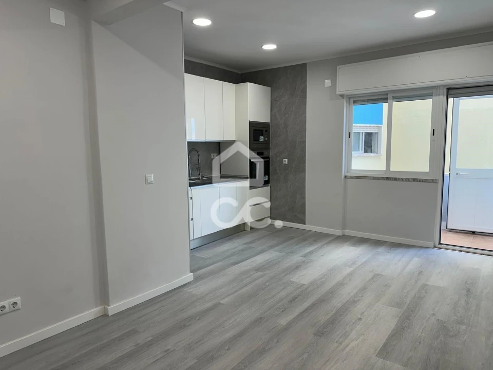 Apartamento T1 para Venda em Venteira Foto 2