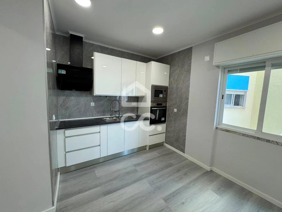 Apartamento T1 para Venda em Venteira Foto 4