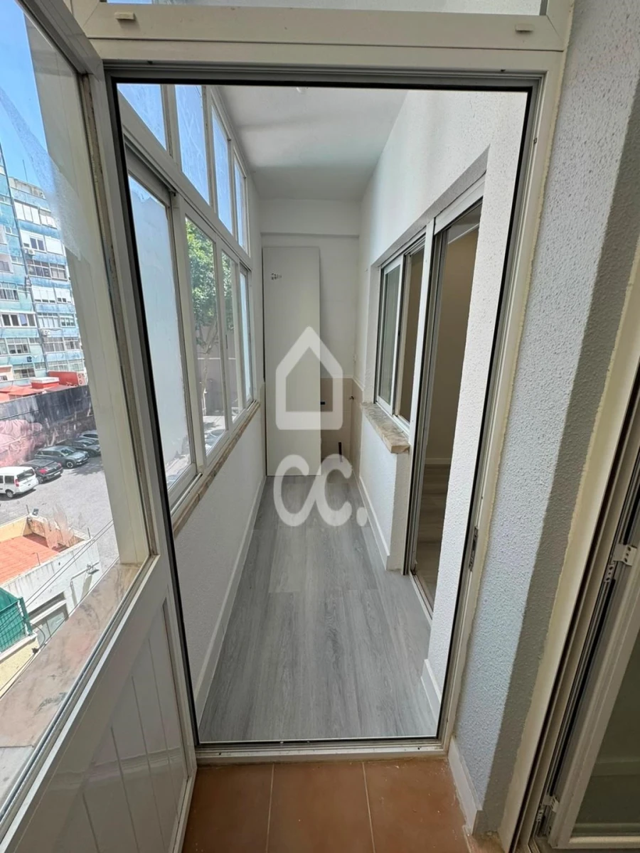 Apartamento T1 para Venda em Venteira Foto 16