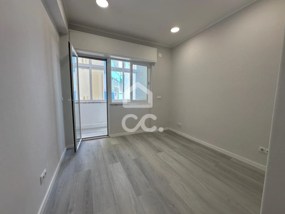 Apartamento T1 para Venda em Venteira Foto 12