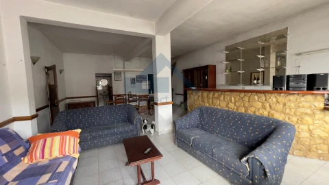 Moradia T4 para Venda em Loule (São Sebastião)