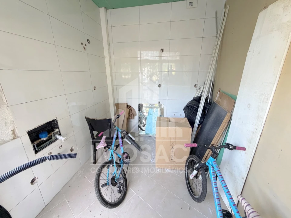 Loja para Arrendamento em Santo António dos Cavaleiros e Frielas Foto 6